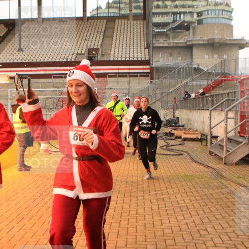 08.12.2024 - St. Pauli X-Mass-Run No. 14 Kathrin Stürmer Photography http://msf.ph/oto/7524635 08.12.2024 10:02:20 Ziel 187, 479, 604, 609, 1275, 2211, 2334, 2371, 2898 meine-sportfotos.de
