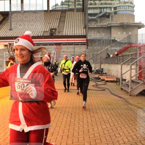 08.12.2024 - St. Pauli X-Mass-Run No. 14 Kathrin Stürmer Photography http://msf.ph/oto/7524636 08.12.2024 10:02:20 Ziel 187, 479, 604, 609, 1275, 2211, 2334, 2371, 2898 meine-sportfotos.de
