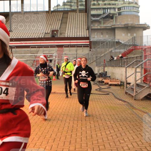 08.12.2024 - St. Pauli X-Mass-Run No. 14 Kathrin Stürmer Photography http://msf.ph/oto/7524637 08.12.2024 10:02:20 Ziel 187, 479, 604, 609, 1275, 2211, 2334, 2371, 2898 meine-sportfotos.de