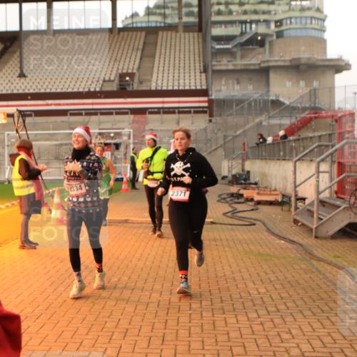 08.12.2024 - St. Pauli X-Mass-Run No. 14 Kathrin Stürmer Photography http://msf.ph/oto/7524638 08.12.2024 10:02:20 Ziel 187, 479, 604, 609, 1275, 2211, 2334, 2371, 2898 meine-sportfotos.de