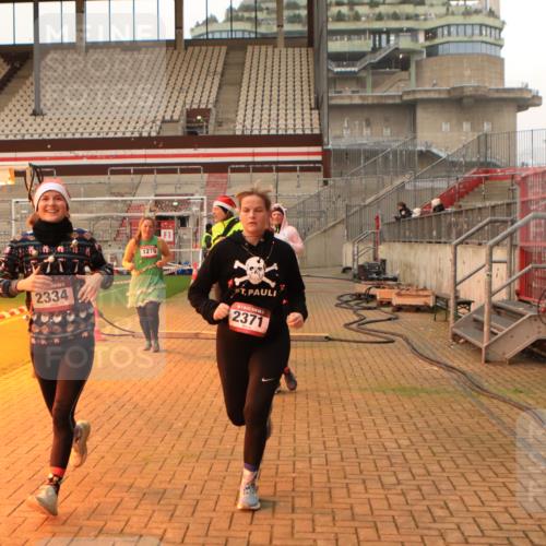 08.12.2024 - St. Pauli X-Mass-Run No. 14 Kathrin Stürmer Photography http://msf.ph/oto/7524640 08.12.2024 10:02:21 Ziel 187, 479, 604, 609, 1275, 2211, 2334, 2371, 2898 meine-sportfotos.de