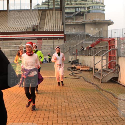 08.12.2024 - St. Pauli X-Mass-Run No. 14 Kathrin Stürmer Photography http://msf.ph/oto/7524645 08.12.2024 10:02:22 Ziel 187, 479, 604, 609, 1275, 2211, 2334, 2371, 2898 meine-sportfotos.de