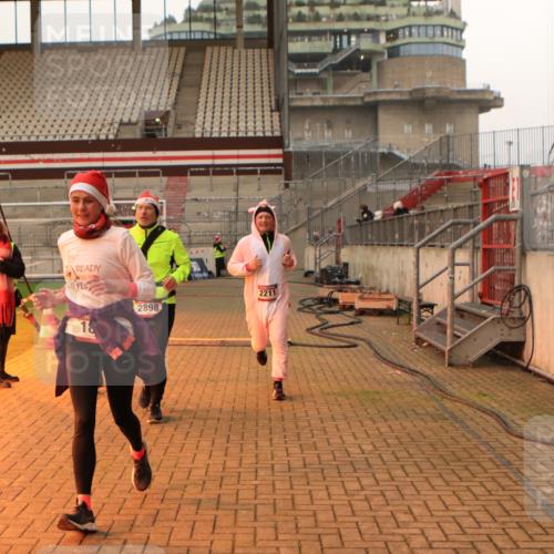08.12.2024 - St. Pauli X-Mass-Run No. 14 Kathrin Stürmer Photography http://msf.ph/oto/7524646 08.12.2024 10:02:22 Ziel 187, 479, 604, 609, 1275, 2211, 2334, 2371, 2898 meine-sportfotos.de