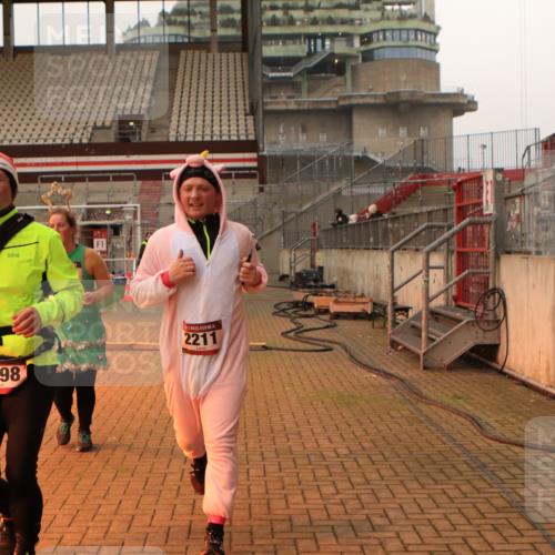 08.12.2024 - St. Pauli X-Mass-Run No. 14 Kathrin Stürmer Photography http://msf.ph/oto/7524653 08.12.2024 10:02:23 Ziel 187, 479, 604, 609, 1275, 2211, 2334, 2371, 2898 meine-sportfotos.de