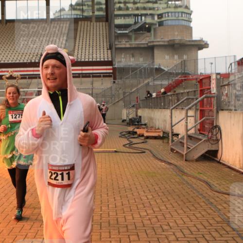 08.12.2024 - St. Pauli X-Mass-Run No. 14 Kathrin Stürmer Photography http://msf.ph/oto/7524656 08.12.2024 10:02:24 Ziel 187, 479, 604, 609, 1275, 2211, 2334, 2371, 2898, 3104, 3105 meine-sportfotos.de