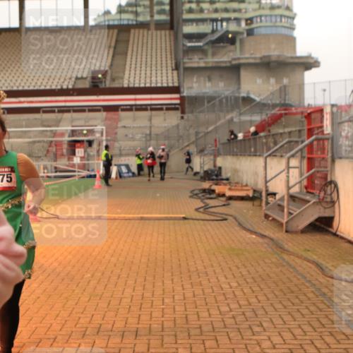08.12.2024 - St. Pauli X-Mass-Run No. 14 Kathrin Stürmer Photography http://msf.ph/oto/7524660 08.12.2024 10:02:25 Ziel 187, 479, 604, 609, 1275, 2211, 2334, 2371, 2898, 3104, 3105 meine-sportfotos.de