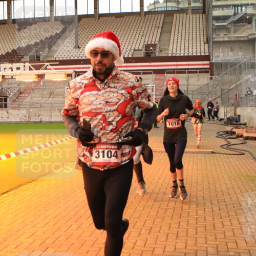 08.12.2024 - St. Pauli X-Mass-Run No. 14 Kathrin Stürmer Photography http://msf.ph/oto/7524668 08.12.2024 10:02:34 Ziel 345, 349, 1018, 2426, 3104, 3105 meine-sportfotos.de
