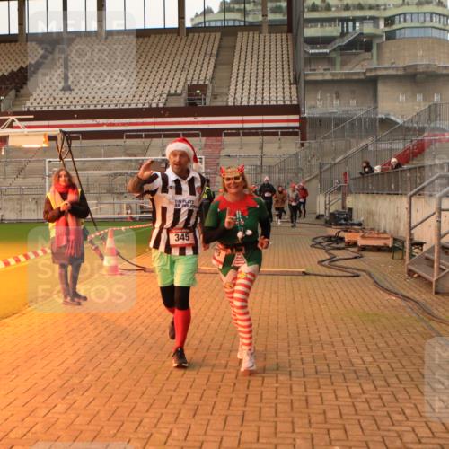 08.12.2024 - St. Pauli X-Mass-Run No. 14 Kathrin Stürmer Photography http://msf.ph/oto/7524673 08.12.2024 10:02:37 Ziel 345, 349, 613, 630, 1018, 1219, 2426, 3039, 3104, 3105 meine-sportfotos.de