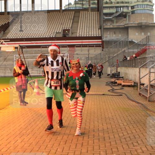 08.12.2024 - St. Pauli X-Mass-Run No. 14 Kathrin Stürmer Photography http://msf.ph/oto/7524674 08.12.2024 10:02:37 Ziel 345, 349, 613, 630, 1018, 1219, 2426, 3039, 3104, 3105 meine-sportfotos.de