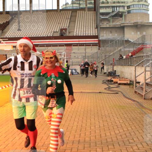 08.12.2024 - St. Pauli X-Mass-Run No. 14 Kathrin Stürmer Photography http://msf.ph/oto/7524677 08.12.2024 10:02:38 Ziel 345, 349, 613, 630, 1018, 1219, 2426, 3039, 3104, 3105 meine-sportfotos.de