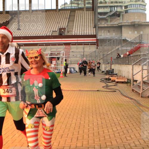 08.12.2024 - St. Pauli X-Mass-Run No. 14 Kathrin Stürmer Photography http://msf.ph/oto/7524678 08.12.2024 10:02:38 Ziel 345, 349, 613, 630, 1018, 1219, 2426, 3039, 3104, 3105 meine-sportfotos.de