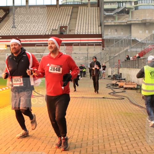 08.12.2024 - St. Pauli X-Mass-Run No. 14 Kathrin Stürmer Photography http://msf.ph/oto/7524685 08.12.2024 10:03:25 Ziel 330, 624, 1678, 1788, 1912, 1949, 2663, 2848, 2955, 3062, 3063, 3070, 3072, 3260 meine-sportfotos.de