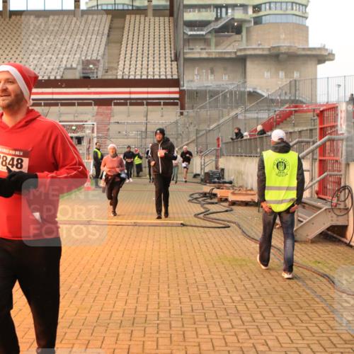 08.12.2024 - St. Pauli X-Mass-Run No. 14 Kathrin Stürmer Photography http://msf.ph/oto/7524687 08.12.2024 10:03:25 Ziel 330, 624, 1678, 1788, 1912, 1949, 2663, 2848, 2955, 3062, 3063, 3070, 3072, 3260 meine-sportfotos.de