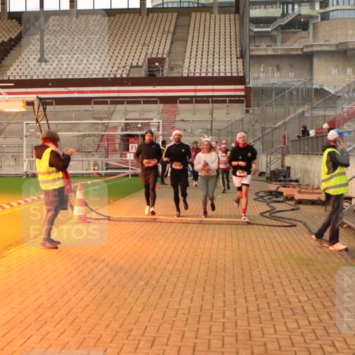 08.12.2024 - St. Pauli X-Mass-Run No. 14 Kathrin Stürmer Photography http://msf.ph/oto/7524693 08.12.2024 10:03:31 Ziel 330, 624, 1678, 1788, 1870, 1912, 1949, 2663, 2848, 2948, 2955, 3062, 3063, 3071, 3082, 3169, 3179, 3180 meine-sportfotos.de