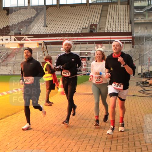08.12.2024 - St. Pauli X-Mass-Run No. 14 Kathrin Stürmer Photography http://msf.ph/oto/7524694 08.12.2024 10:03:34 Ziel 330, 624, 1678, 1870, 2219, 2663, 2759, 2819, 2848, 2948, 2955, 3062, 3063, 3071, 3082, 3169, 3179, 3180 meine-sportfotos.de