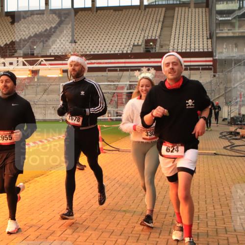 08.12.2024 - St. Pauli X-Mass-Run No. 14 Kathrin Stürmer Photography http://msf.ph/oto/7524696 08.12.2024 10:03:34 Ziel 330, 624, 1678, 1870, 2219, 2663, 2759, 2819, 2848, 2948, 2955, 3062, 3063, 3071, 3082, 3169, 3179, 3180 meine-sportfotos.de