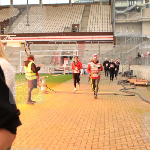 08.12.2024 - St. Pauli X-Mass-Run No. 14 Kathrin Stürmer Photography http://msf.ph/oto/7524701 08.12.2024 10:03:35 Ziel 330, 624, 1678, 1870, 2219, 2663, 2759, 2819, 2848, 2948, 2955, 3062, 3063, 3071, 3082, 3169, 3179, 3180 meine-sportfotos.de