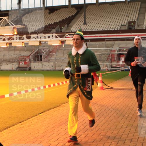 08.12.2024 - St. Pauli X-Mass-Run No. 14 Kathrin Stürmer Photography http://msf.ph/oto/7524713 08.12.2024 10:03:43 Ziel 330, 624, 815, 1565, 1678, 1870, 2219, 2759, 2819, 2933, 2948, 2955, 3071, 3082, 3169, 3179, 3180 meine-sportfotos.de