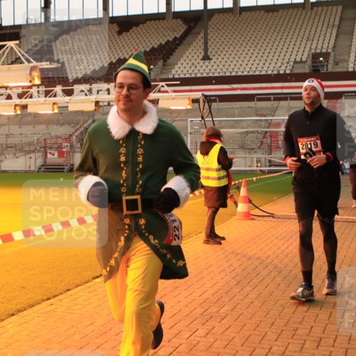 08.12.2024 - St. Pauli X-Mass-Run No. 14 Kathrin Stürmer Photography http://msf.ph/oto/7524715 08.12.2024 10:03:43 Ziel 330, 624, 815, 1565, 1678, 1870, 2219, 2759, 2819, 2933, 2948, 2955, 3071, 3082, 3169, 3179, 3180 meine-sportfotos.de