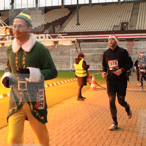 08.12.2024 - St. Pauli X-Mass-Run No. 14 Kathrin Stürmer Photography http://msf.ph/oto/7524716 08.12.2024 10:03:43 Ziel 330, 624, 815, 1565, 1678, 1870, 2219, 2759, 2819, 2933, 2948, 2955, 3071, 3082, 3169, 3179, 3180 meine-sportfotos.de
