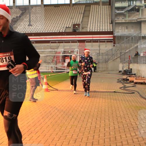 08.12.2024 - St. Pauli X-Mass-Run No. 14 Kathrin Stürmer Photography http://msf.ph/oto/7524721 08.12.2024 10:03:44 Ziel 330, 624, 815, 1565, 1678, 1870, 2219, 2759, 2819, 2933, 2948, 2955, 3071, 3082, 3169, 3179, 3180 meine-sportfotos.de