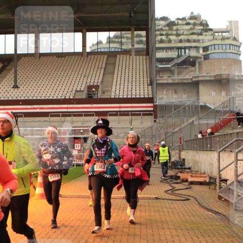 08.12.2024 - St. Pauli X-Mass-Run No. 14 Kathrin Stürmer Photography http://msf.ph/oto/7524734 08.12.2024 10:04:08 Ziel 31, 89, 299, 627, 634, 791, 1421, 2380, 2382, 2383, 2604 meine-sportfotos.de