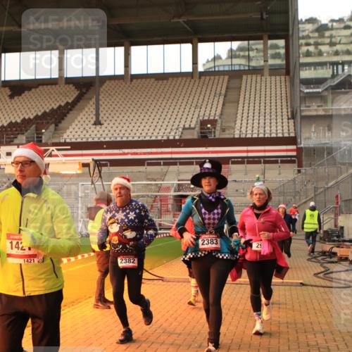 08.12.2024 - St. Pauli X-Mass-Run No. 14 Kathrin Stürmer Photography http://msf.ph/oto/7524736 08.12.2024 10:04:08 Ziel 31, 89, 299, 627, 634, 791, 1421, 2380, 2382, 2383, 2604 meine-sportfotos.de