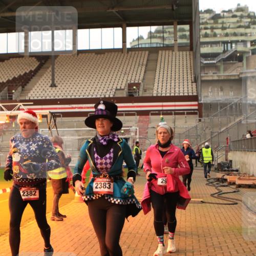 08.12.2024 - St. Pauli X-Mass-Run No. 14 Kathrin Stürmer Photography http://msf.ph/oto/7524739 08.12.2024 10:04:09 Ziel 31, 89, 299, 627, 634, 791, 1421, 2380, 2382, 2383, 2604, 3008 meine-sportfotos.de