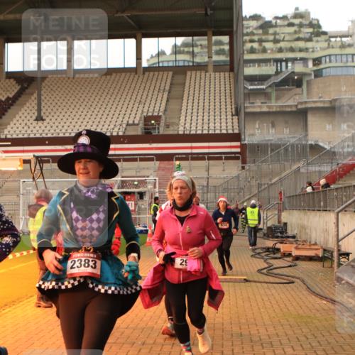 08.12.2024 - St. Pauli X-Mass-Run No. 14 Kathrin Stürmer Photography http://msf.ph/oto/7524740 08.12.2024 10:04:09 Ziel 31, 89, 299, 627, 634, 791, 1421, 2380, 2382, 2383, 2604, 3008 meine-sportfotos.de