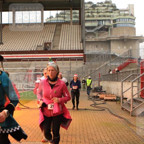 08.12.2024 - St. Pauli X-Mass-Run No. 14 Kathrin Stürmer Photography http://msf.ph/oto/7524742 08.12.2024 10:04:10 Ziel 31, 89, 299, 627, 634, 791, 1421, 2380, 2382, 2383, 2604, 3007, 3008 meine-sportfotos.de