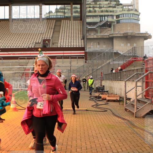 08.12.2024 - St. Pauli X-Mass-Run No. 14 Kathrin Stürmer Photography http://msf.ph/oto/7524743 08.12.2024 10:04:10 Ziel 31, 89, 299, 627, 634, 791, 1421, 2380, 2382, 2383, 2604, 3007, 3008 meine-sportfotos.de