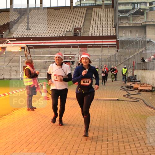 08.12.2024 - St. Pauli X-Mass-Run No. 14 Kathrin Stürmer Photography http://msf.ph/oto/7524745 08.12.2024 10:04:11 Ziel 31, 89, 299, 595, 627, 634, 748, 791, 1421, 2380, 2382, 2383, 2604, 3007, 3008 meine-sportfotos.de