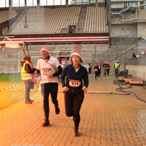 08.12.2024 - St. Pauli X-Mass-Run No. 14 Kathrin Stürmer Photography http://msf.ph/oto/7524746 08.12.2024 10:04:12 Ziel 31, 89, 299, 595, 627, 634, 748, 791, 1421, 2380, 2382, 2383, 2758, 3007, 3008 meine-sportfotos.de