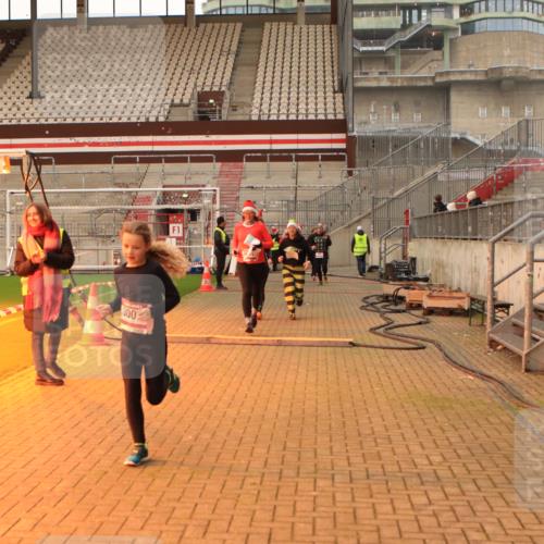 08.12.2024 - St. Pauli X-Mass-Run No. 14 Kathrin Stürmer Photography http://msf.ph/oto/7524756 08.12.2024 10:04:16 Ziel 31, 76, 89, 172, 299, 595, 627, 634, 748, 791, 1421, 2380, 2382, 2383, 2485, 2758, 3007, 3008 meine-sportfotos.de