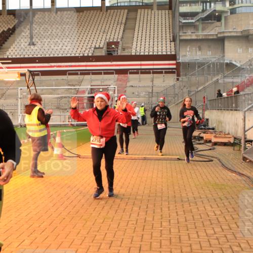 08.12.2024 - St. Pauli X-Mass-Run No. 14 Kathrin Stürmer Photography http://msf.ph/oto/7524760 08.12.2024 10:04:21 Ziel 76, 172, 595, 627, 634, 748, 791, 2380, 2485, 2758, 2937, 3007, 3008 meine-sportfotos.de