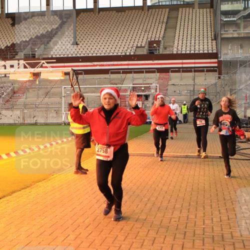 08.12.2024 - St. Pauli X-Mass-Run No. 14 Kathrin Stürmer Photography http://msf.ph/oto/7524762 08.12.2024 10:04:22 Ziel 76, 172, 595, 627, 634, 748, 2485, 2758, 2937, 3007, 3008 meine-sportfotos.de