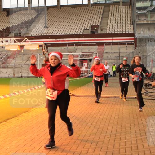 08.12.2024 - St. Pauli X-Mass-Run No. 14 Kathrin Stürmer Photography http://msf.ph/oto/7524763 08.12.2024 10:04:22 Ziel 76, 172, 595, 627, 634, 748, 2485, 2758, 2937, 3007, 3008 meine-sportfotos.de