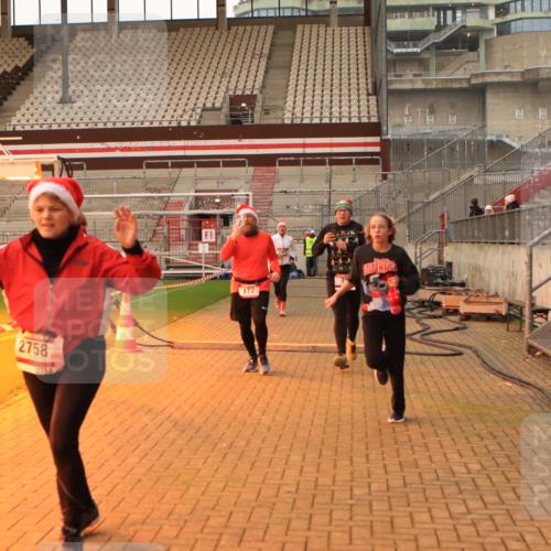 08.12.2024 - St. Pauli X-Mass-Run No. 14 Kathrin Stürmer Photography http://msf.ph/oto/7524764 08.12.2024 10:04:22 Ziel 76, 172, 595, 627, 634, 748, 2485, 2758, 2937, 3007, 3008 meine-sportfotos.de
