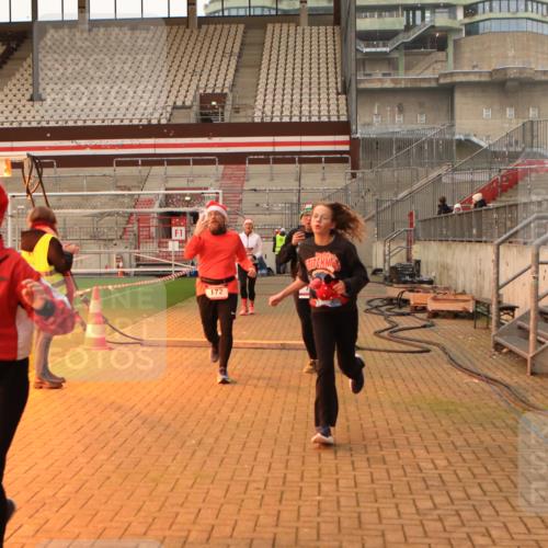 08.12.2024 - St. Pauli X-Mass-Run No. 14 Kathrin Stürmer Photography http://msf.ph/oto/7524765 08.12.2024 10:04:22 Ziel 76, 172, 595, 627, 634, 748, 2485, 2758, 2937, 3007, 3008 meine-sportfotos.de