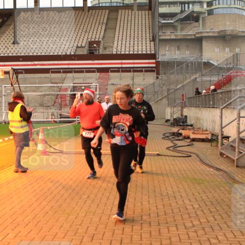 08.12.2024 - St. Pauli X-Mass-Run No. 14 Kathrin Stürmer Photography http://msf.ph/oto/7524767 08.12.2024 10:04:23 Ziel 76, 172, 595, 627, 634, 748, 2485, 2758, 2937, 3007, 3008 meine-sportfotos.de
