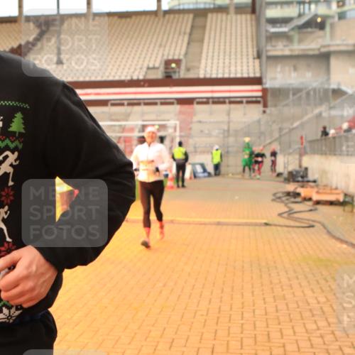 08.12.2024 - St. Pauli X-Mass-Run No. 14 Kathrin Stürmer Photography http://msf.ph/oto/7524772 08.12.2024 10:04:25 Ziel 76, 172, 595, 748, 2485, 2758, 2937, 3007, 3008 meine-sportfotos.de
