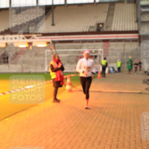 08.12.2024 - St. Pauli X-Mass-Run No. 14 Kathrin Stürmer Photography http://msf.ph/oto/7524774 08.12.2024 10:04:26 Ziel 76, 172, 595, 748, 2485, 2758, 2937, 3007, 3008 meine-sportfotos.de