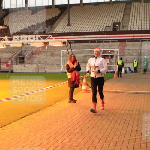 08.12.2024 - St. Pauli X-Mass-Run No. 14 Kathrin Stürmer Photography http://msf.ph/oto/7524775 08.12.2024 10:04:26 Ziel 76, 172, 595, 748, 2485, 2758, 2937, 3007, 3008 meine-sportfotos.de