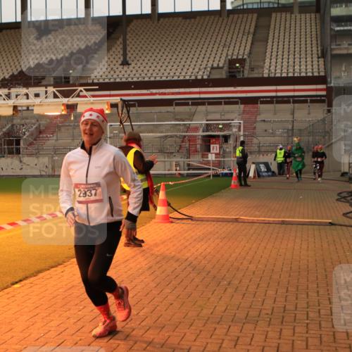 08.12.2024 - St. Pauli X-Mass-Run No. 14 Kathrin Stürmer Photography http://msf.ph/oto/7524777 08.12.2024 10:04:27 Ziel 76, 172, 595, 748, 1189, 2042, 2043, 2485, 2758, 2937, 3007, 3008 meine-sportfotos.de