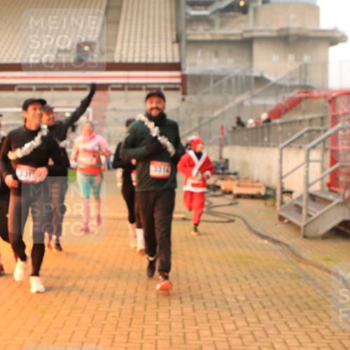 08.12.2024 - St. Pauli X-Mass-Run No. 14 Kathrin Stürmer Photography http://msf.ph/oto/7524805 08.12.2024 10:04:53 Ziel 24, 312, 620, 1021, 1067, 1959, 2013, 2015, 2031, 2165, 2836, 3077, 3310, 3311, 3312, 3313, 3314, 3315, 3316, 3317, 3318 meine-sportfotos.de