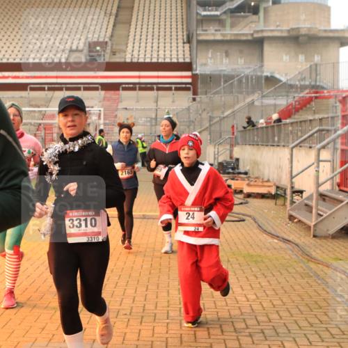 08.12.2024 - St. Pauli X-Mass-Run No. 14 Kathrin Stürmer Photography http://msf.ph/oto/7524814 08.12.2024 10:04:55 Ziel 24, 273, 312, 620, 1067, 1959, 2013, 2015, 2031, 2165, 2836, 3077, 3310, 3311, 3312, 3313, 3314, 3315, 3316, 3317, 3318 meine-sportfotos.de