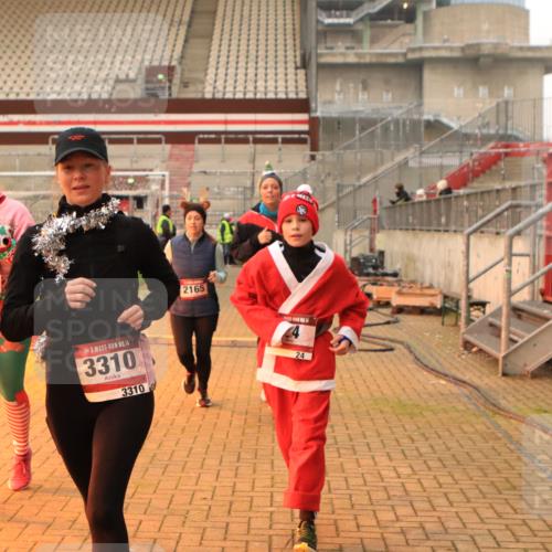 08.12.2024 - St. Pauli X-Mass-Run No. 14 Kathrin Stürmer Photography http://msf.ph/oto/7524815 08.12.2024 10:04:55 Ziel 24, 273, 312, 620, 1067, 1959, 2013, 2015, 2031, 2165, 2836, 3077, 3310, 3311, 3312, 3313, 3314, 3315, 3316, 3317, 3318 meine-sportfotos.de