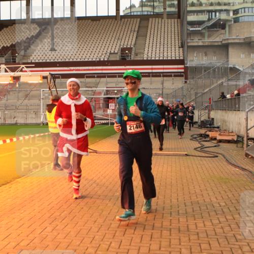 08.12.2024 - St. Pauli X-Mass-Run No. 14 Kathrin Stürmer Photography http://msf.ph/oto/7524861 08.12.2024 10:05:18 Ziel 126, 751, 932, 949, 1178, 1605, 1643, 1650, 1957, 2056, 2077, 2080, 2146, 2864, 2866, 2889, 2890, 2903, 2904, 3114, 3184, 3302, 3339 meine-sportfotos.de