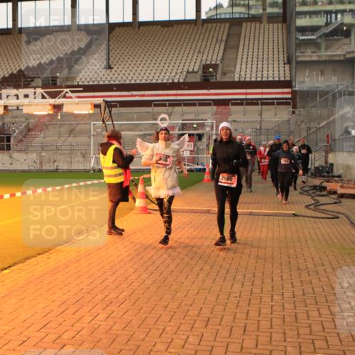 08.12.2024 - St. Pauli X-Mass-Run No. 14 Kathrin Stürmer Photography http://msf.ph/oto/7524868 08.12.2024 10:05:20 Ziel 126, 751, 932, 949, 1178, 1605, 1643, 1650, 1957, 2056, 2077, 2080, 2146, 2306, 2308, 2435, 2603, 2864, 2866, 2889, 2890, 2903, 2904, 3114, 3184, 3302, 3339 meine-sportfotos.de