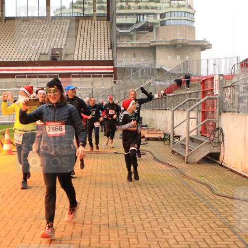 08.12.2024 - St. Pauli X-Mass-Run No. 14 Kathrin Stürmer Photography http://msf.ph/oto/7524881 08.12.2024 10:05:24 Ziel 126, 751, 932, 949, 1178, 1232, 1605, 1643, 1650, 1957, 2056, 2077, 2080, 2146, 2306, 2308, 2344, 2435, 2474, 2603, 2864, 2866, 2908, 3114, 3115, 3118, 3184, 3302, 3339 meine-sportfotos.de